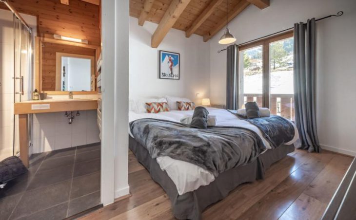 Chalet 14, Morzine, Bedroom En-suite Shower